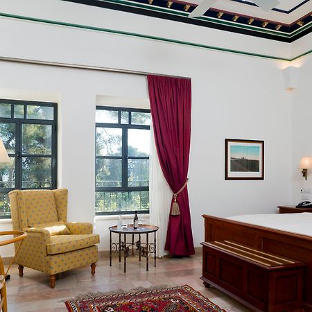 The American Colony Hotel - Small Luxury Hotels Of The World Jeruzalém Pokoj fotografie A room at the hotel
