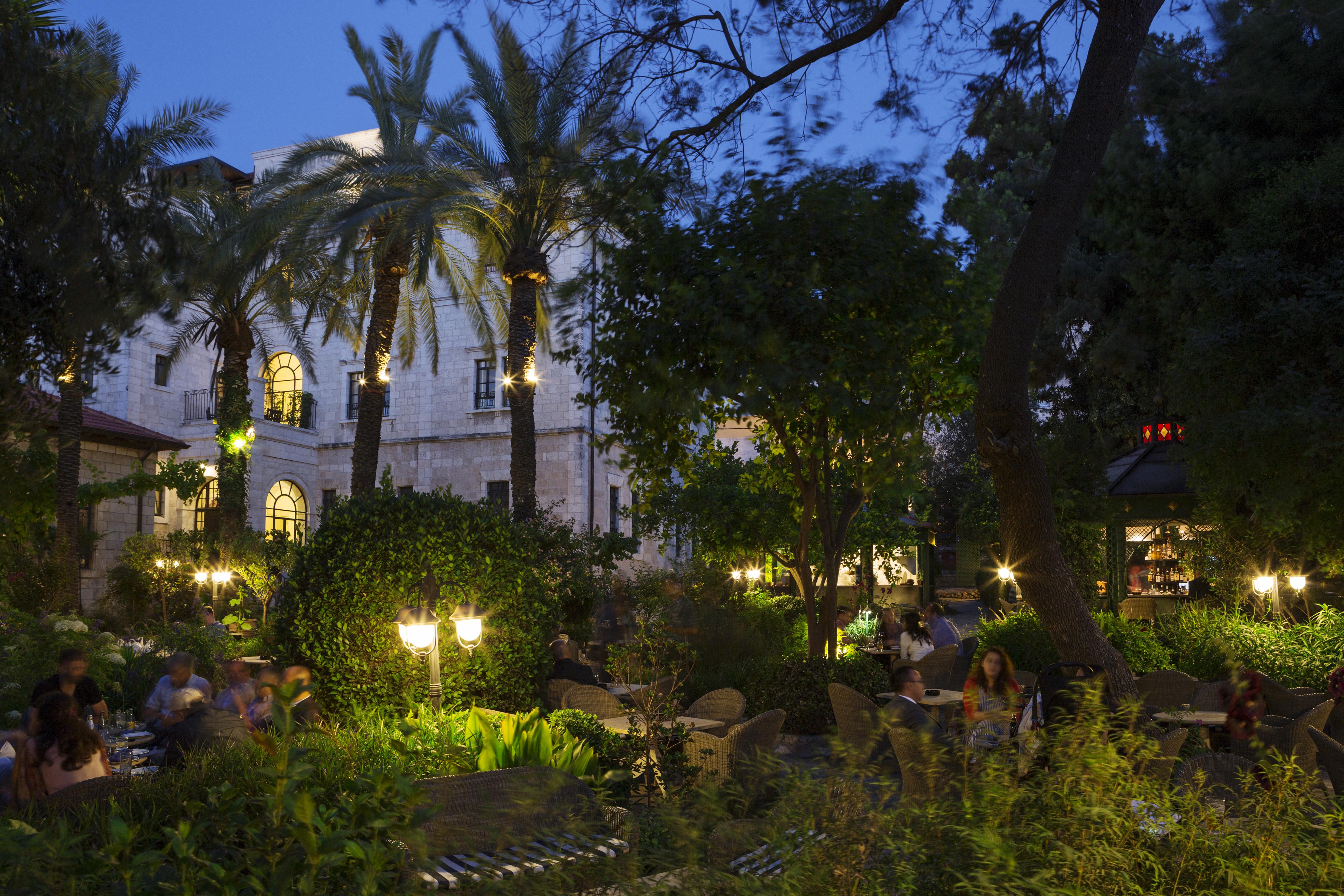The American Colony Hotel - Small Luxury Hotels Of The World Jeruzalém Zařízení fotografie The garden at night